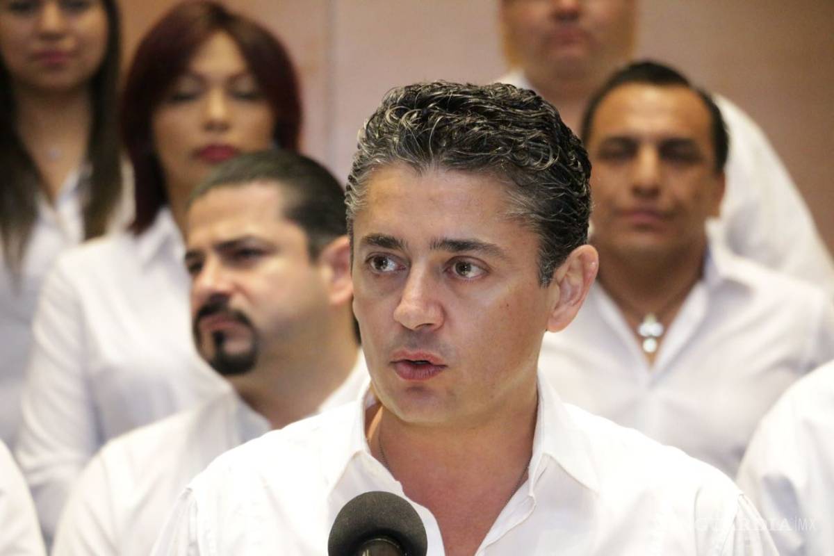 Miguel Felipe Mery Ayup presenta a los integrantes de su planilla