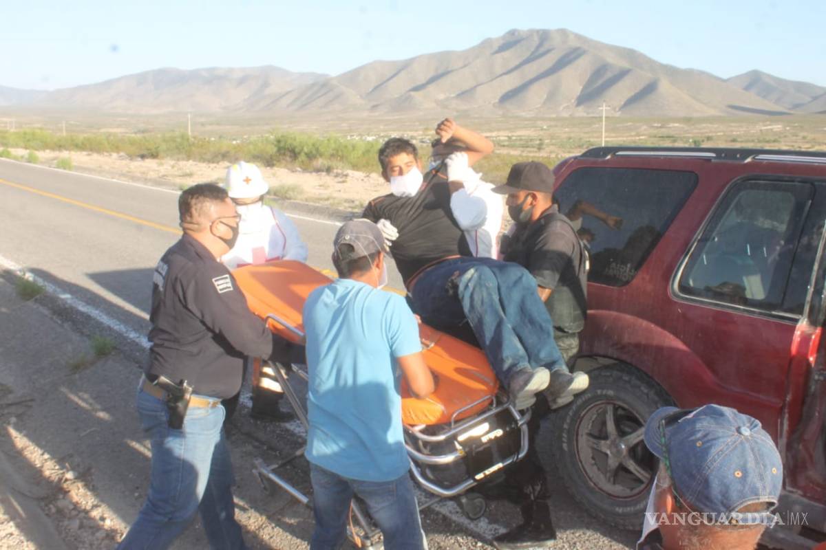 Cinco campesinos se intoxican con alcohol adulterado en Parras; muere uno