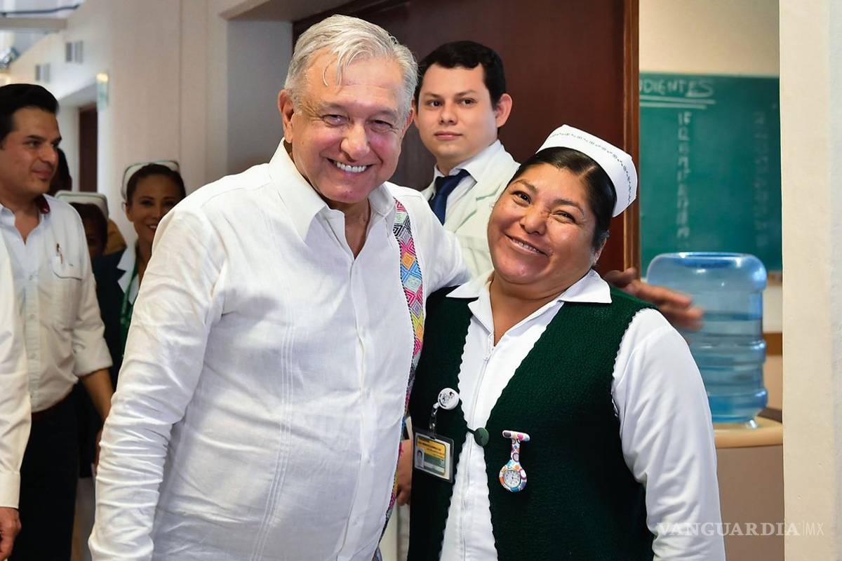 AMLO subirá salario a médicos especialistas si van a zonas alejadas
