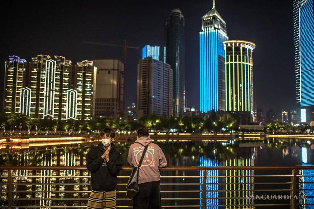 Caen a la mitad los nuevos contagios en China, la mayoría, &quot;importados&quot;