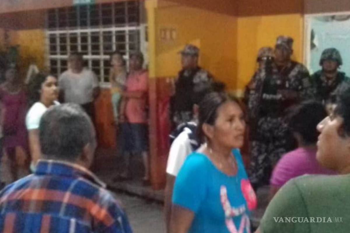 Casi linchan a maestro de primaria, lo acusaban de violar a alumnas (video)