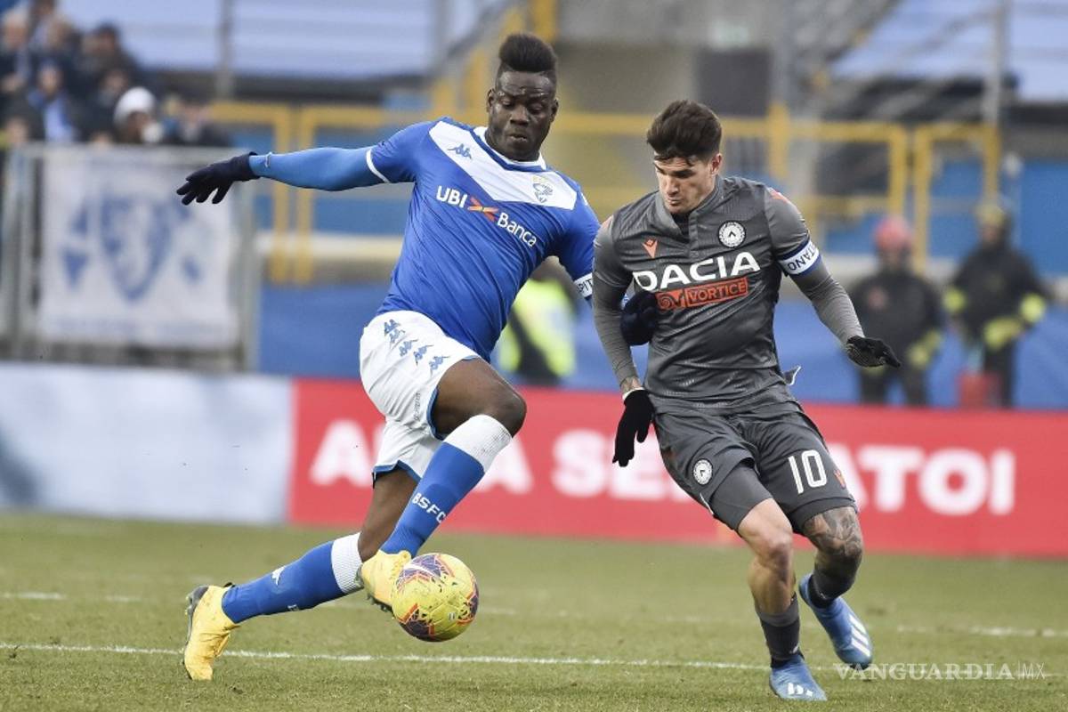 Corren a Balotelli del Brescia