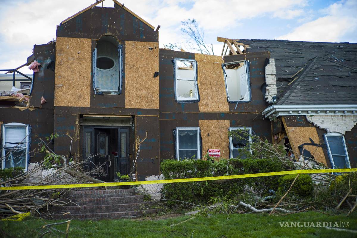 Decenas de tornados pegan a EU, sin afectaciones mayores