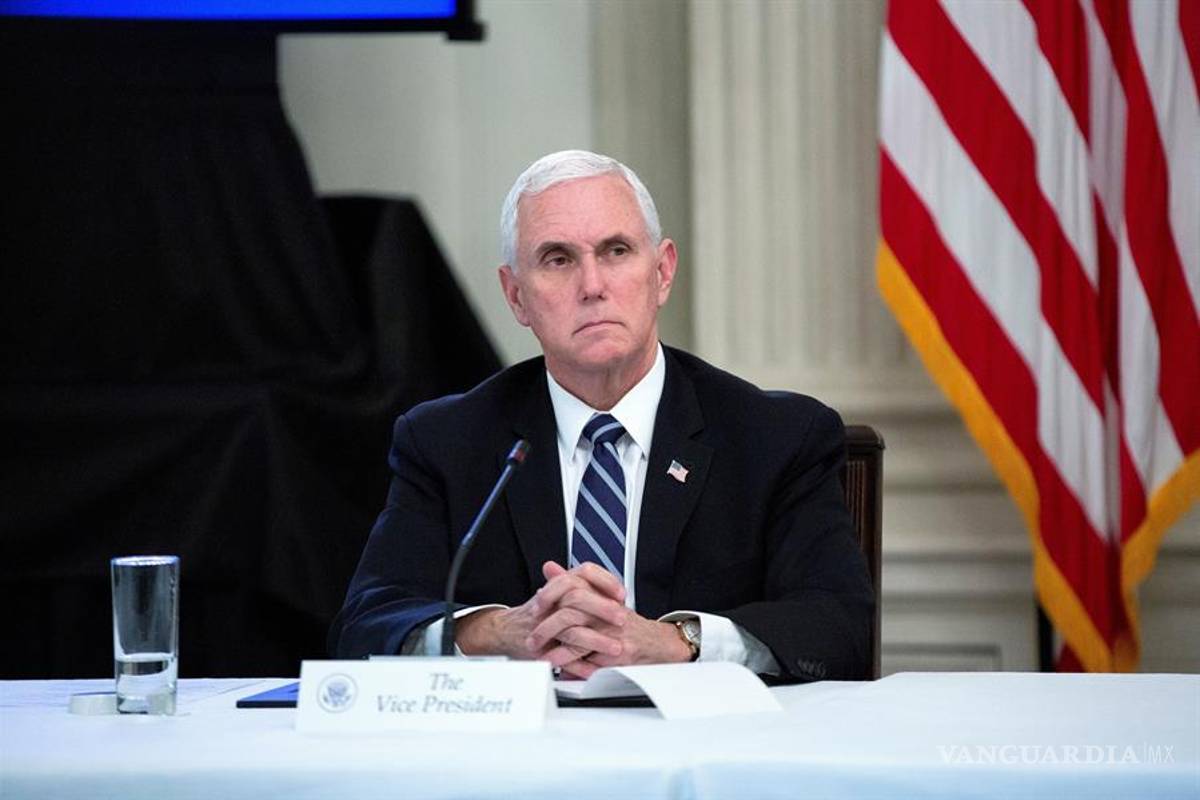 Mike Pence se aísla el fin de semana tras contagio por COVID-19 de asesora