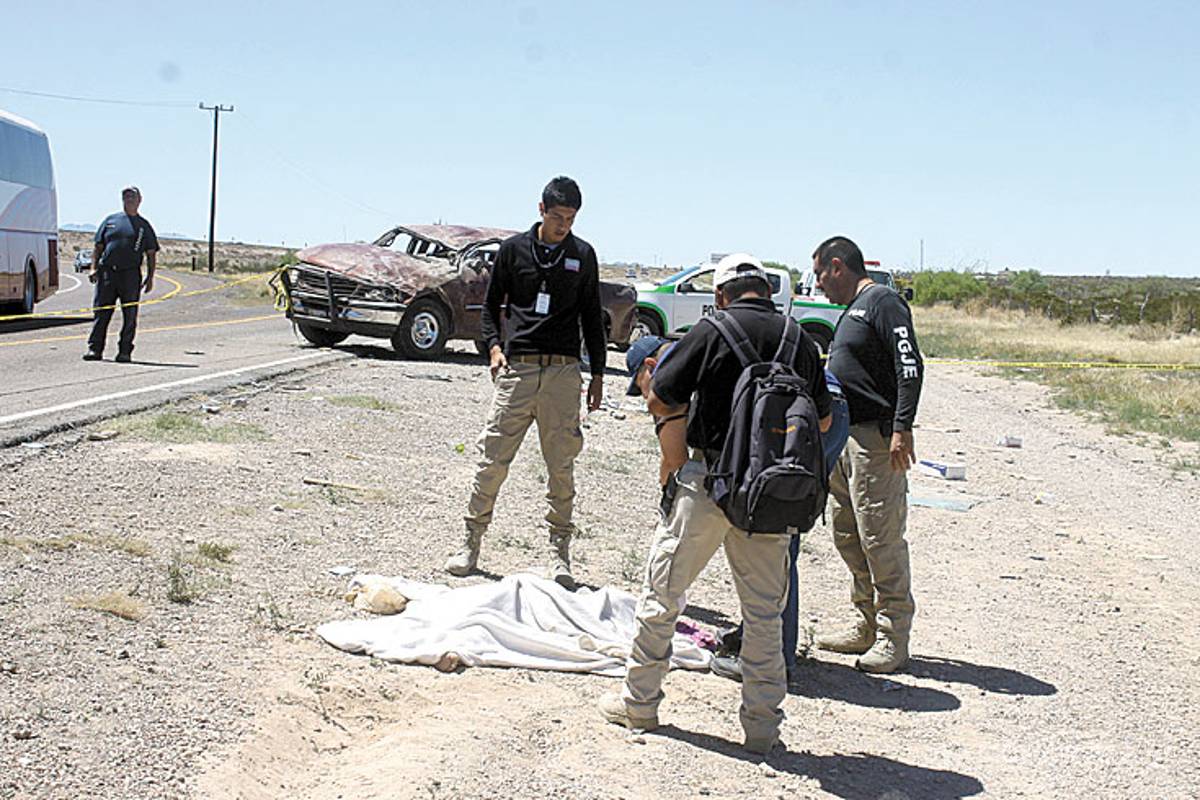 Muere menor tras violenta volcadura