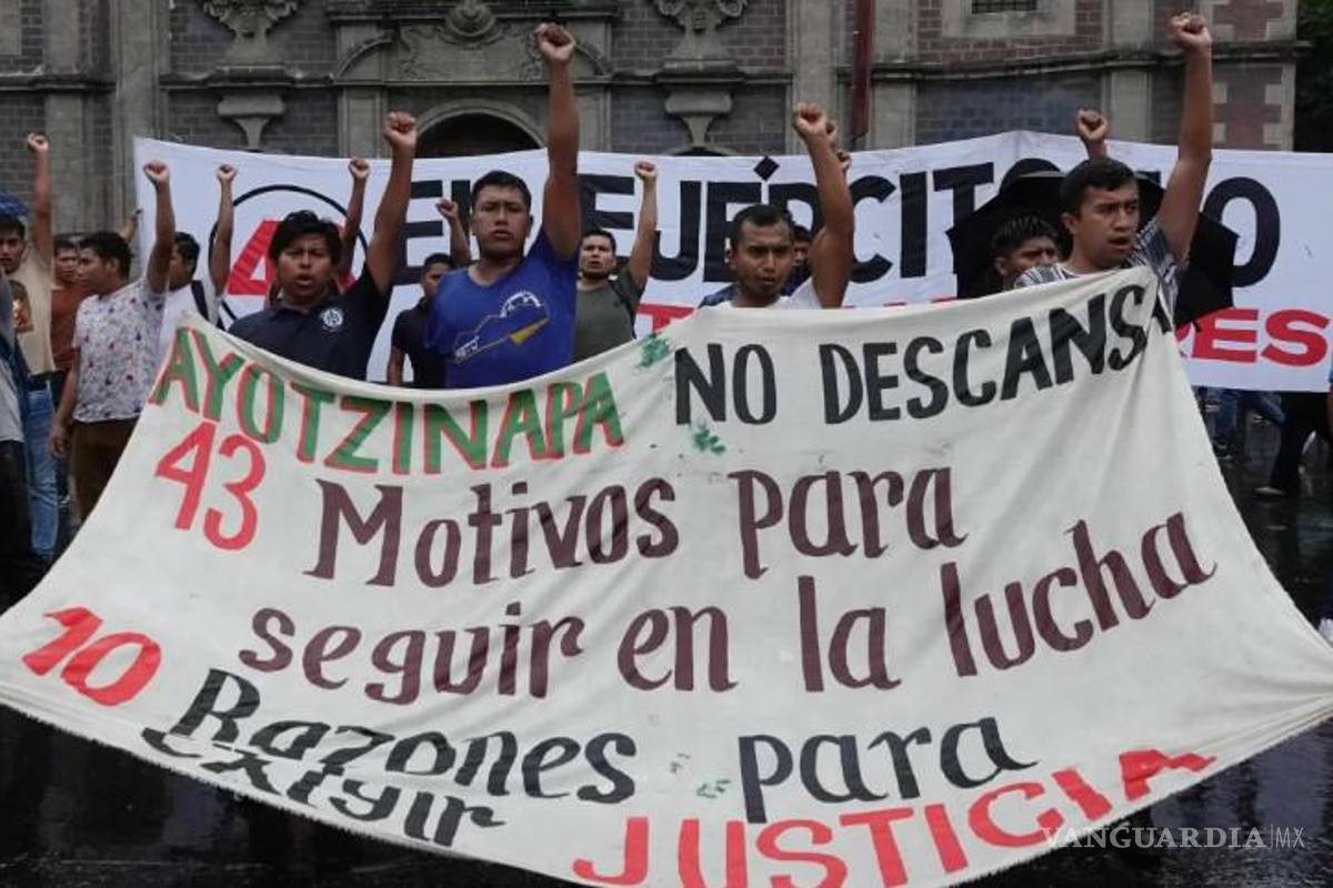 Aseguran que promesa de AMLO sobre esclarecimiento de Ayotzinapa es su mayor fracaso