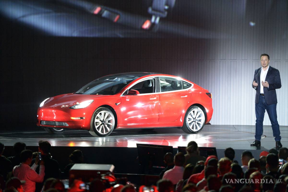 Tesla presenta el Model 3, con el que quiere revolucionar el mercado