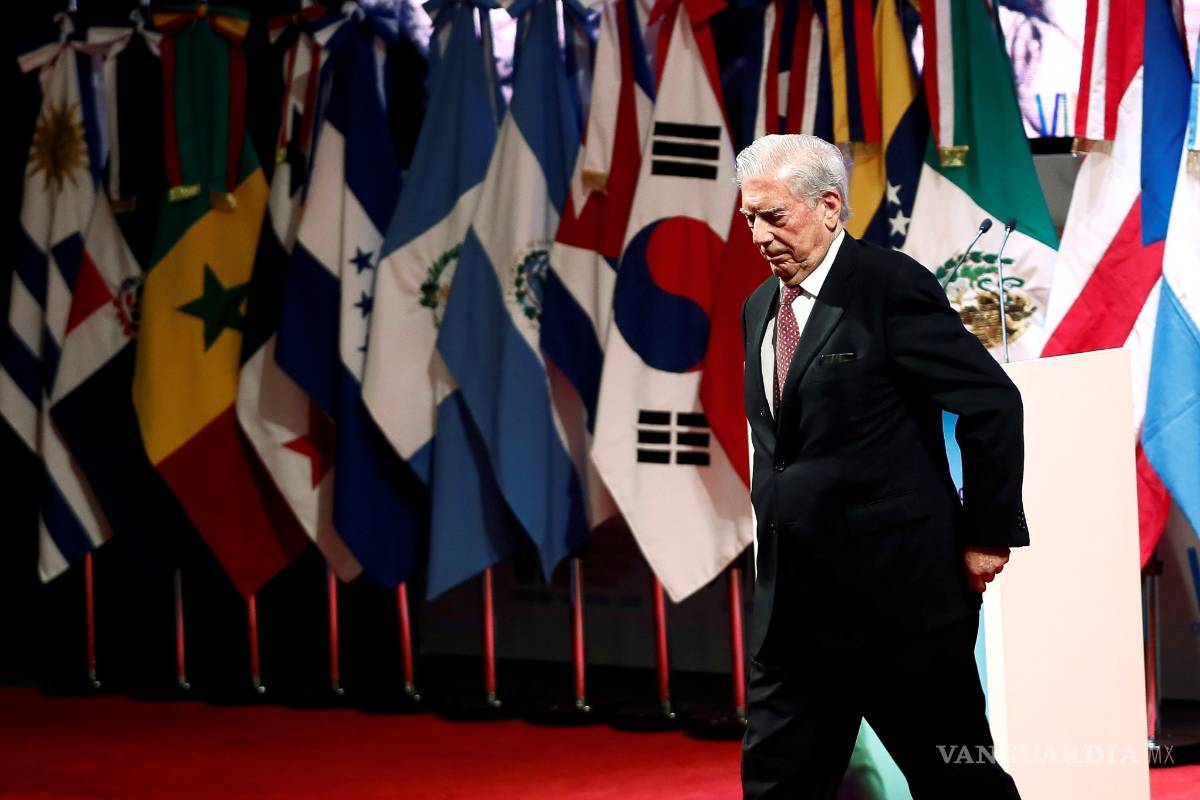 $!Mario Vargas Llosa se lanza con furia contra AMLO "no parece informado de las grandes matanzas de indios"