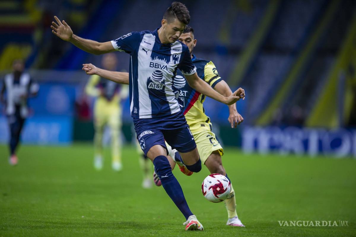 César Montes sigue en la mira de los europeos