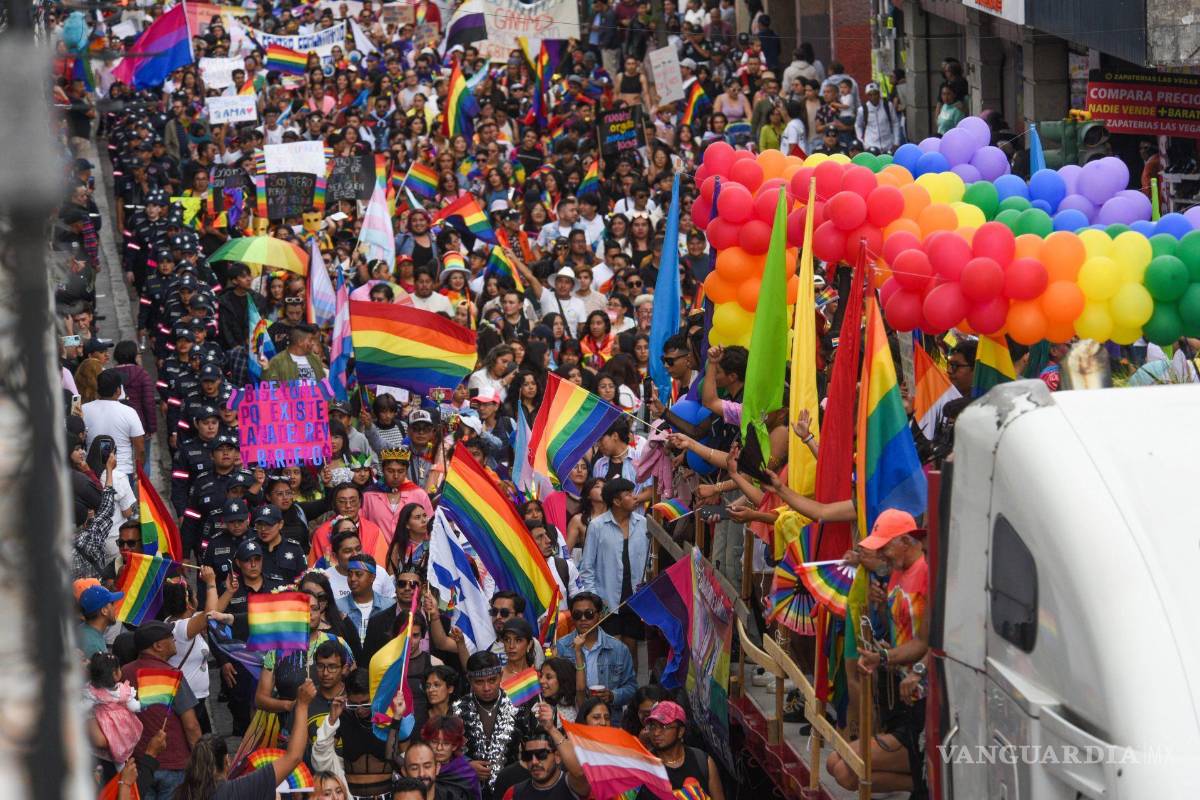Protestan contra la propaganda durante Marcha del Orgullo en la Ciudad de México