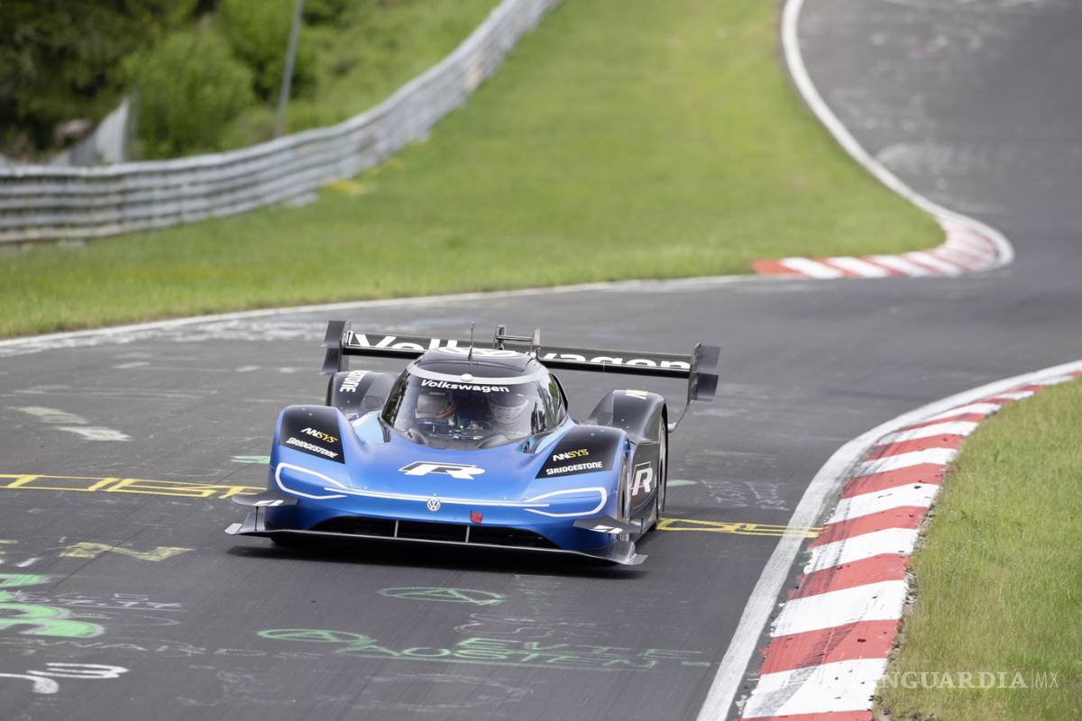 Volkswagen I.D R impone récord en Nürburgring para autos eléctricos, y amenaza el récord absoluto
