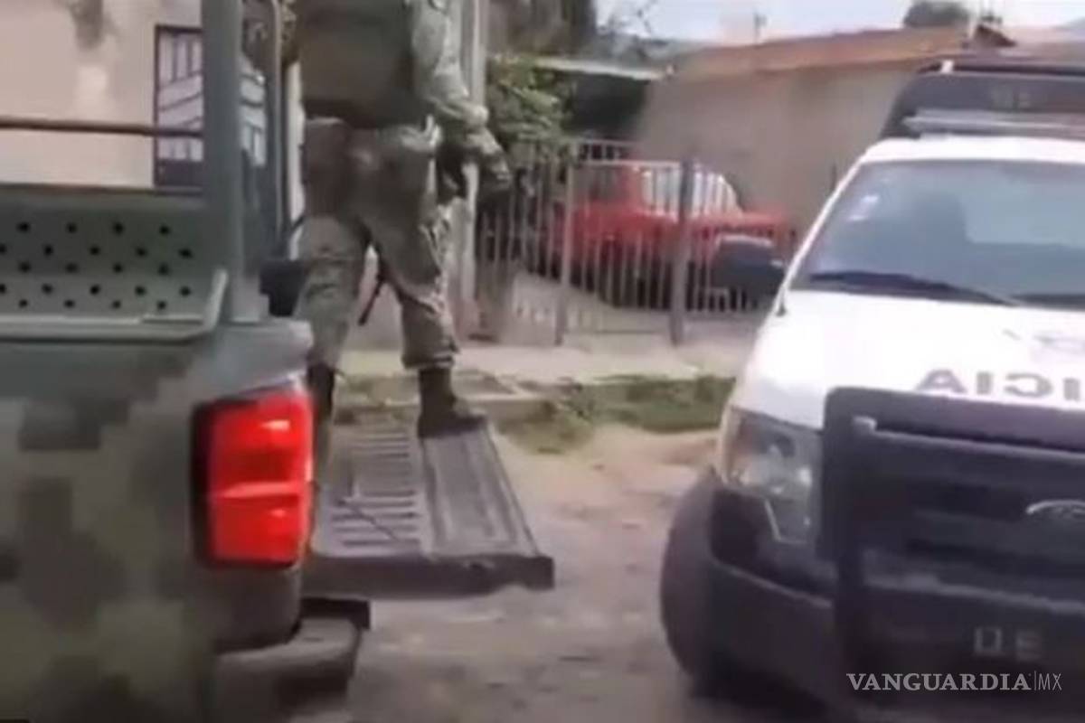 Policías de Sayula protegen al Cártel Jalisco Nueva Generación... obstruyen el paso a militares (video)