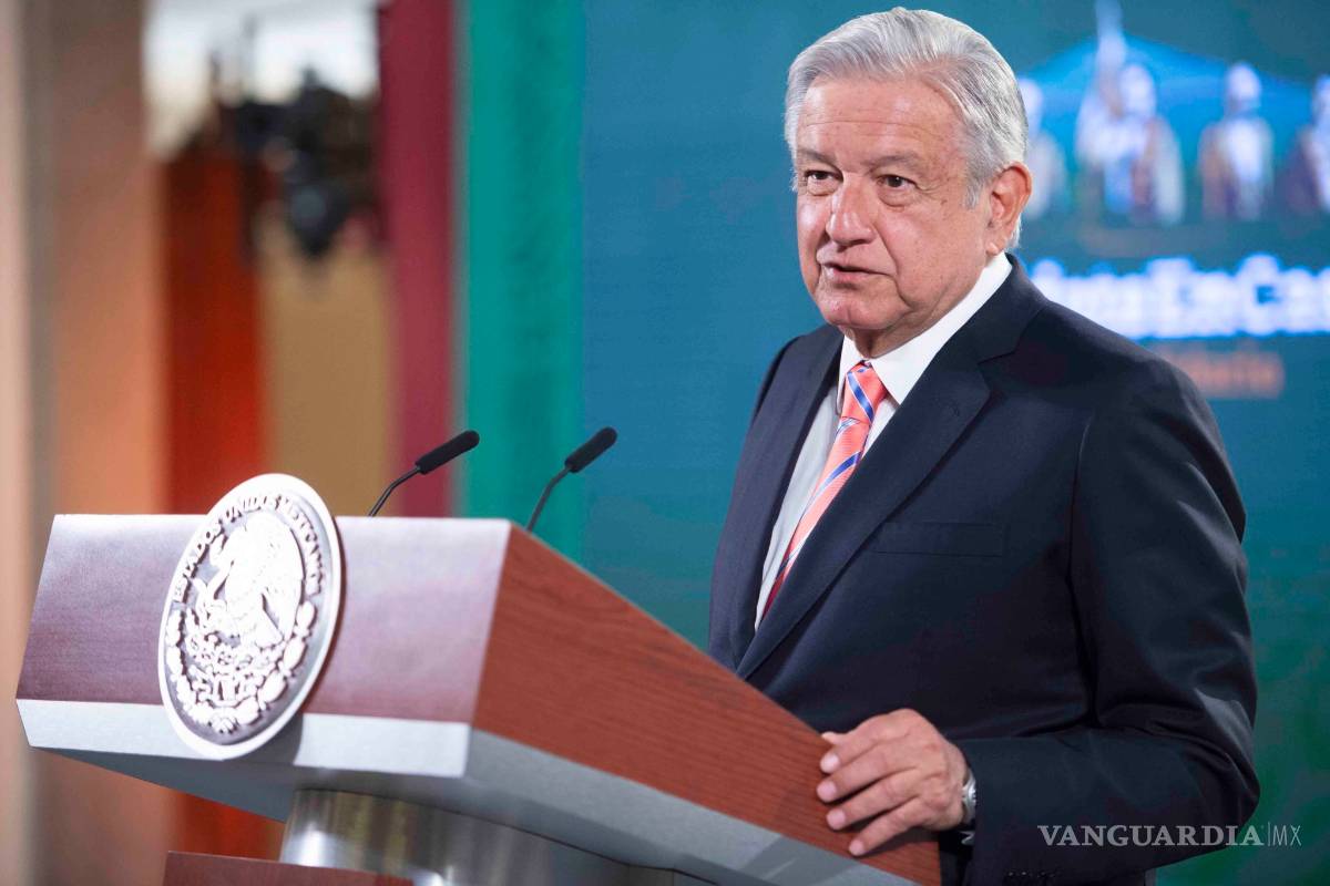 AMLO recuerda a las mujeres de las tres transformaciones de México por el 8M