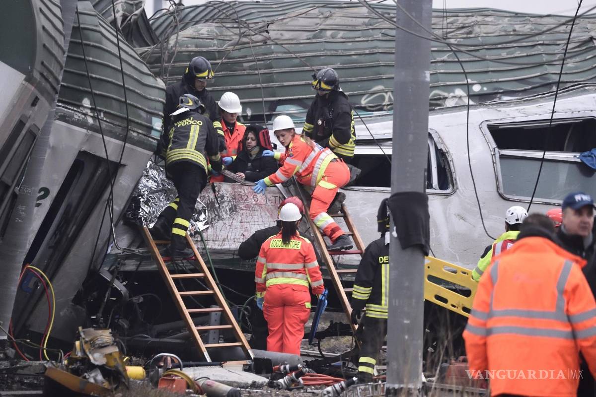 Accidente ferroviario deja tres muertos y 100 heridos en Italia