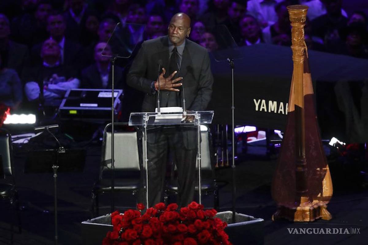 $!Michael Jordan rompe en llanto durante el homenaje a Kobe Bryant: “Descansa en paz, hermanito”