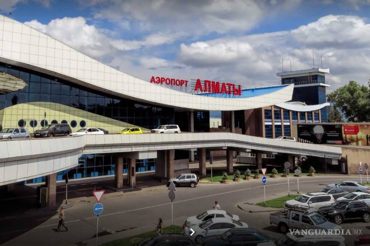 Se estrella en Kazajistán un avión con 100 personas a bordo