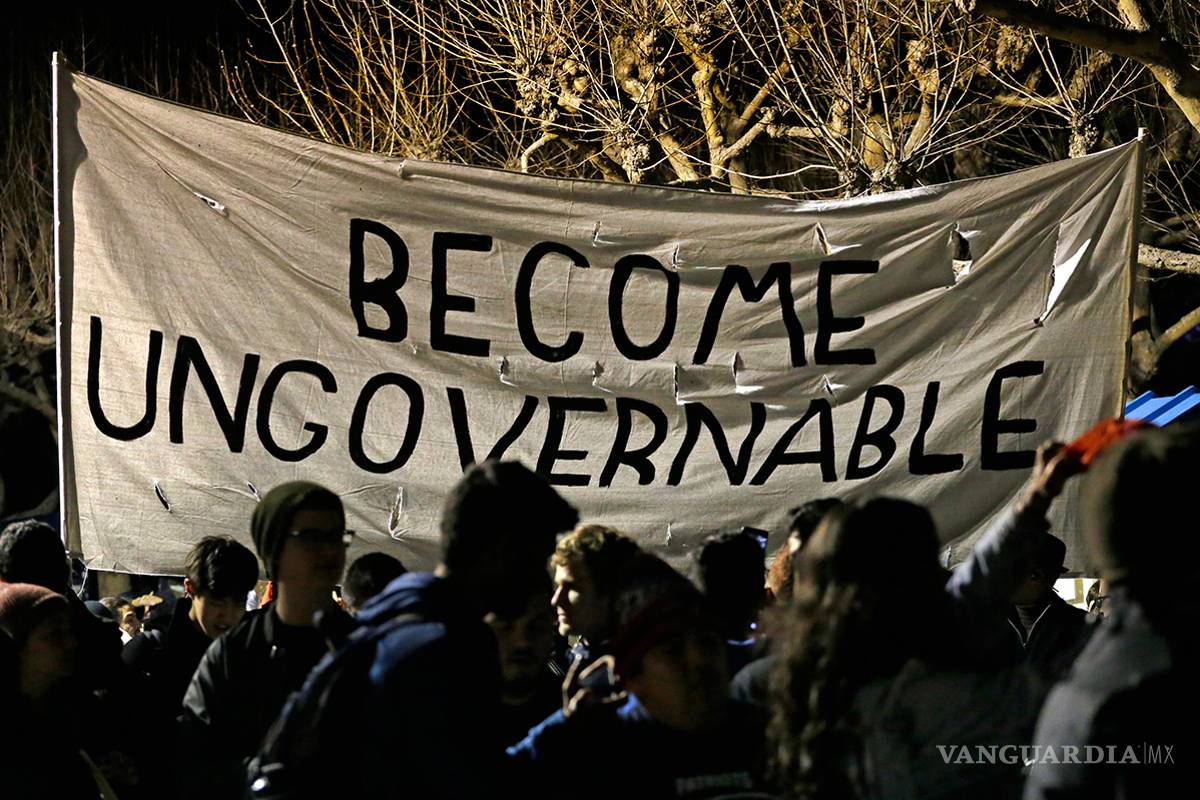 Violentas protestas contra el ultraderechista Milo Yiannopoulos en la Universidad de Berkeley