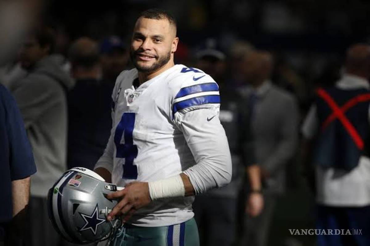 Prescott jugará con Cowboys el 2020, firmó la oferta de jugador franquicia