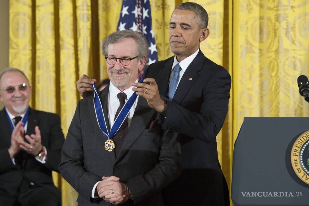 Obama entrega Medalla Presidencial a Spielberg