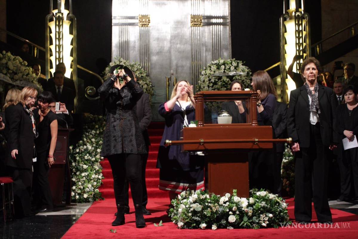 Dan el último adiós a José Luis Cuevas en Bellas Artes