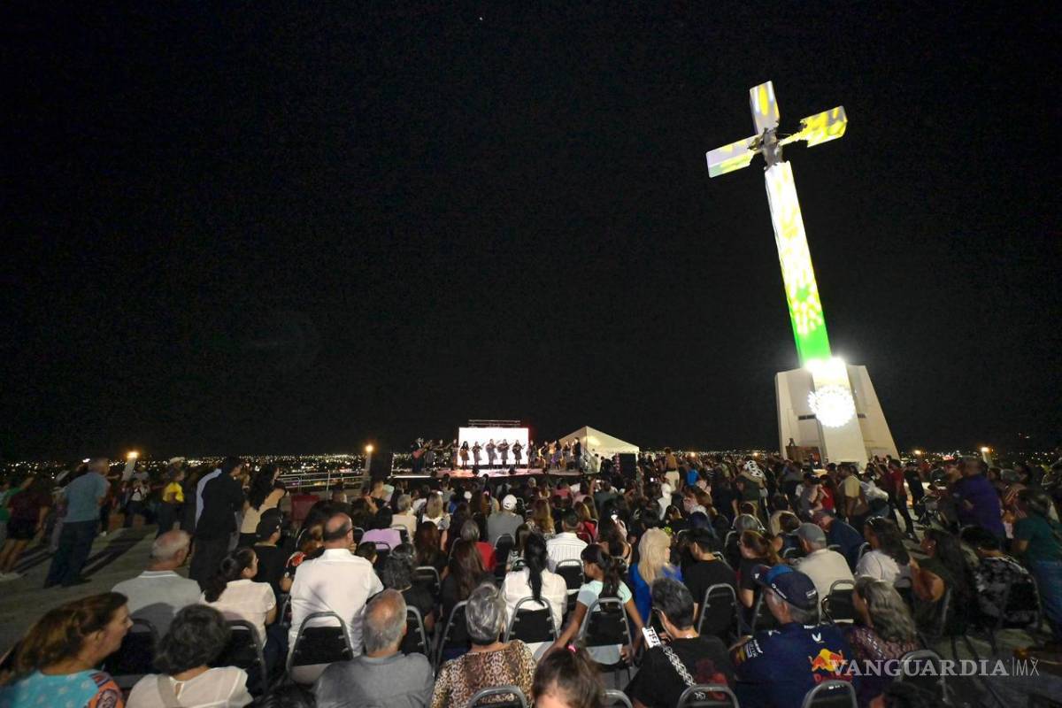 Monclova celebra la primera ‘Alumbrada’ del Festival Flores y Calaveras 2025