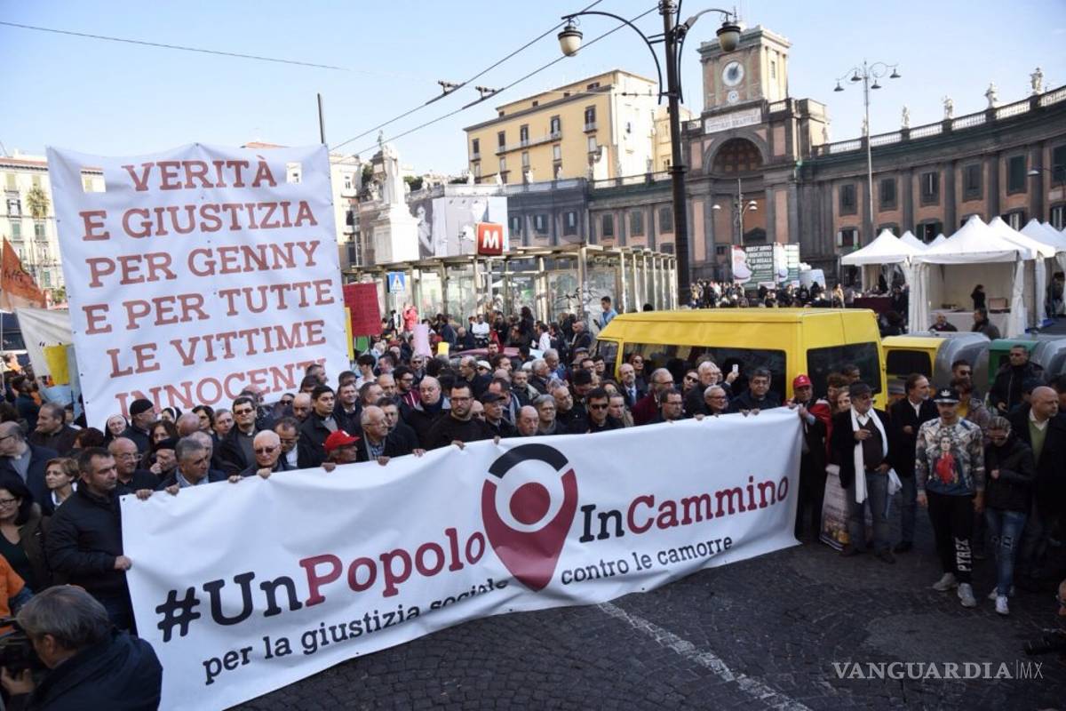 Miles de italianos se manifiestan contra la mafia napolitana