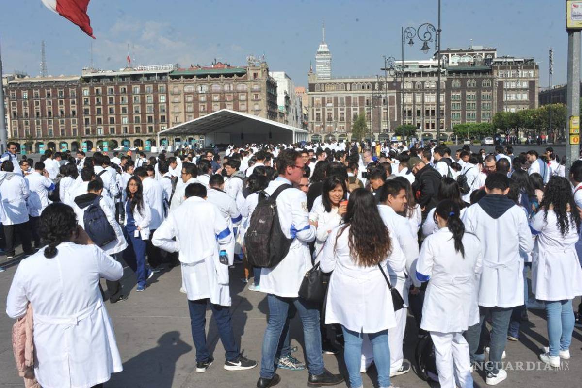 Médicos residentes inician ‘paro activo’, en 24 estados de México