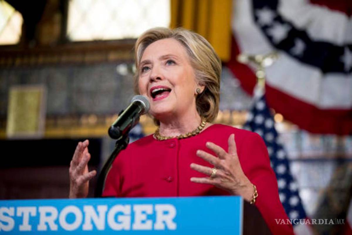 Se divierte Hillary Clinton de parodia de sí misma en “Saturday Night Live”