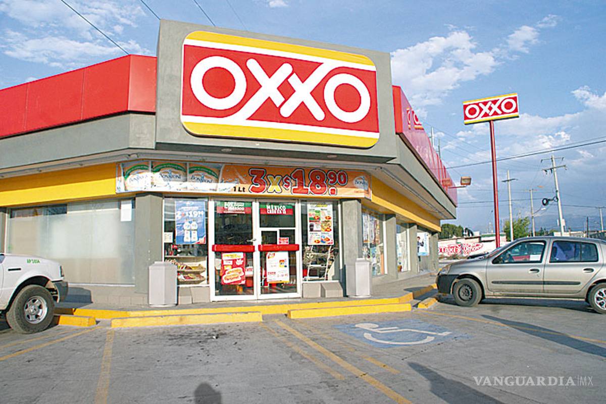 Le roban auto afuera de una tienda en Saltillo