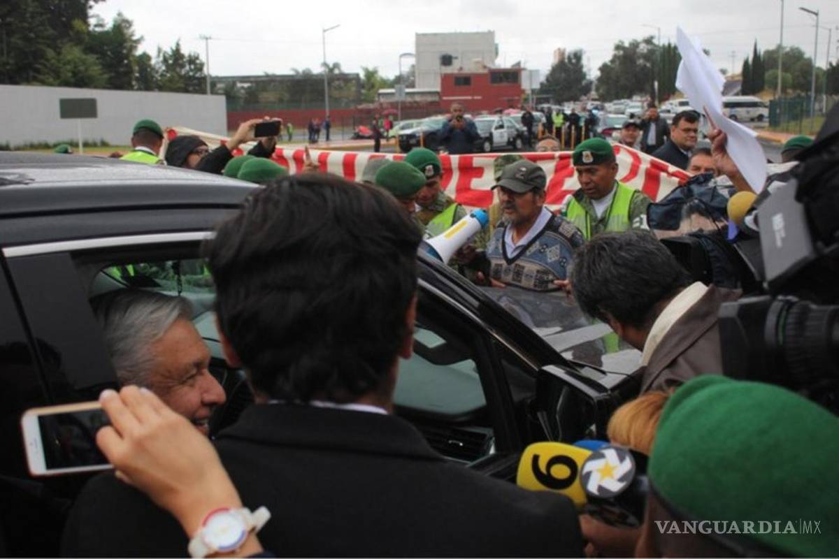Intentaron bloquear paso a AMLO en Santa Lucía, “cuánta prensa, hay más prensa que protesta”: Obrador