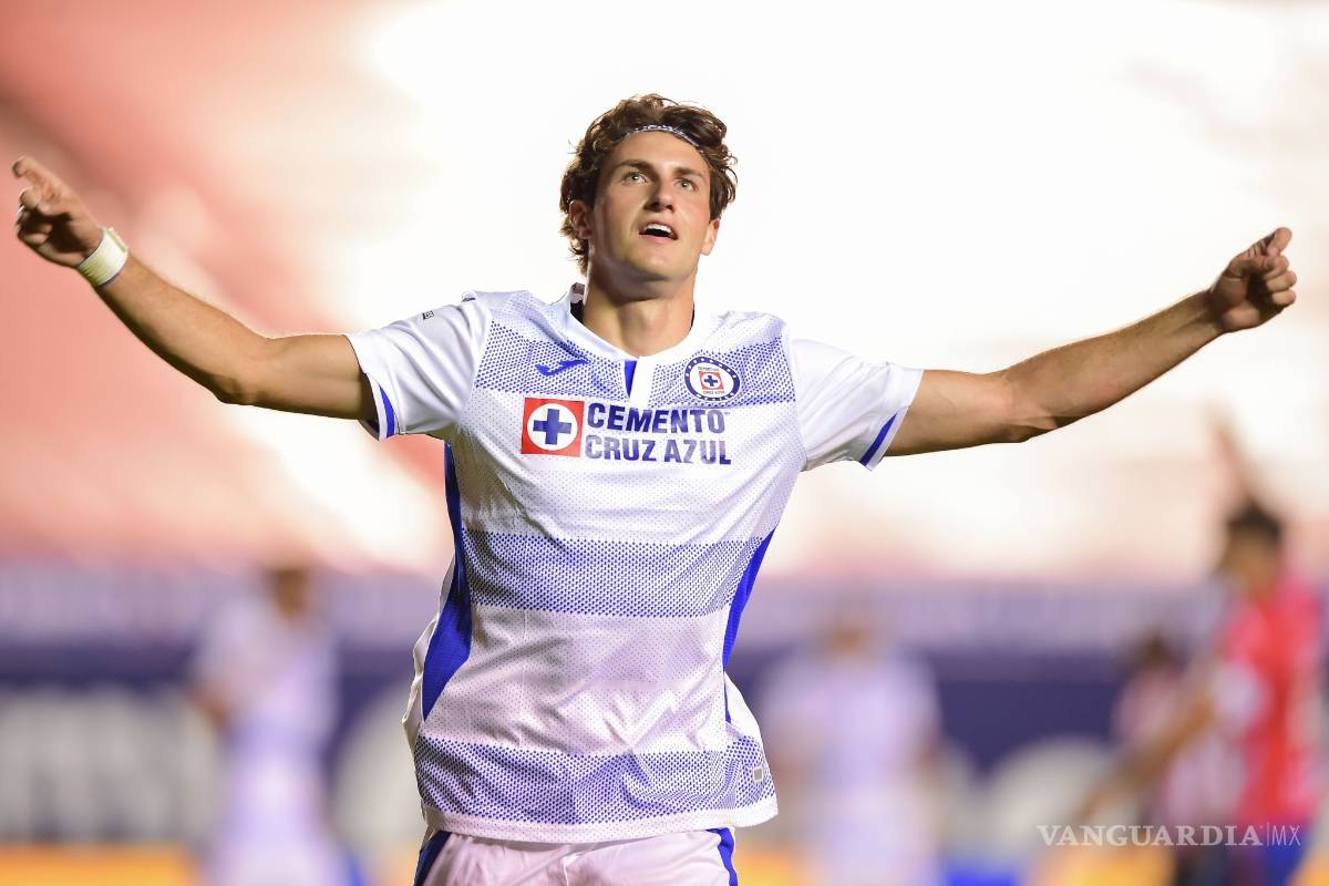 Santiago Giménez en la mira del Tri ante Costa Rica