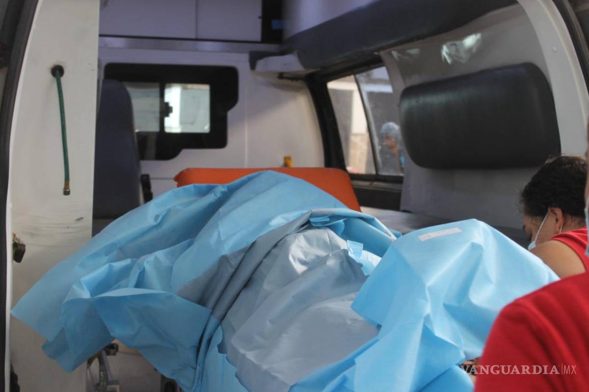 Trifulca familiar en panteón de Parras termina con una mujer fracturada al caer a tumba