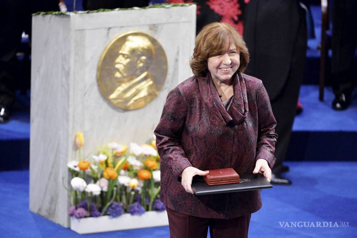 La bielorrusa Svetlana Alexievich recibe el Nobel Literatura