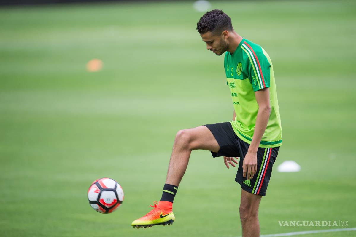Al no tener 'trabajo' en el futbol, Diego Reyes podría hacerle a la cantada