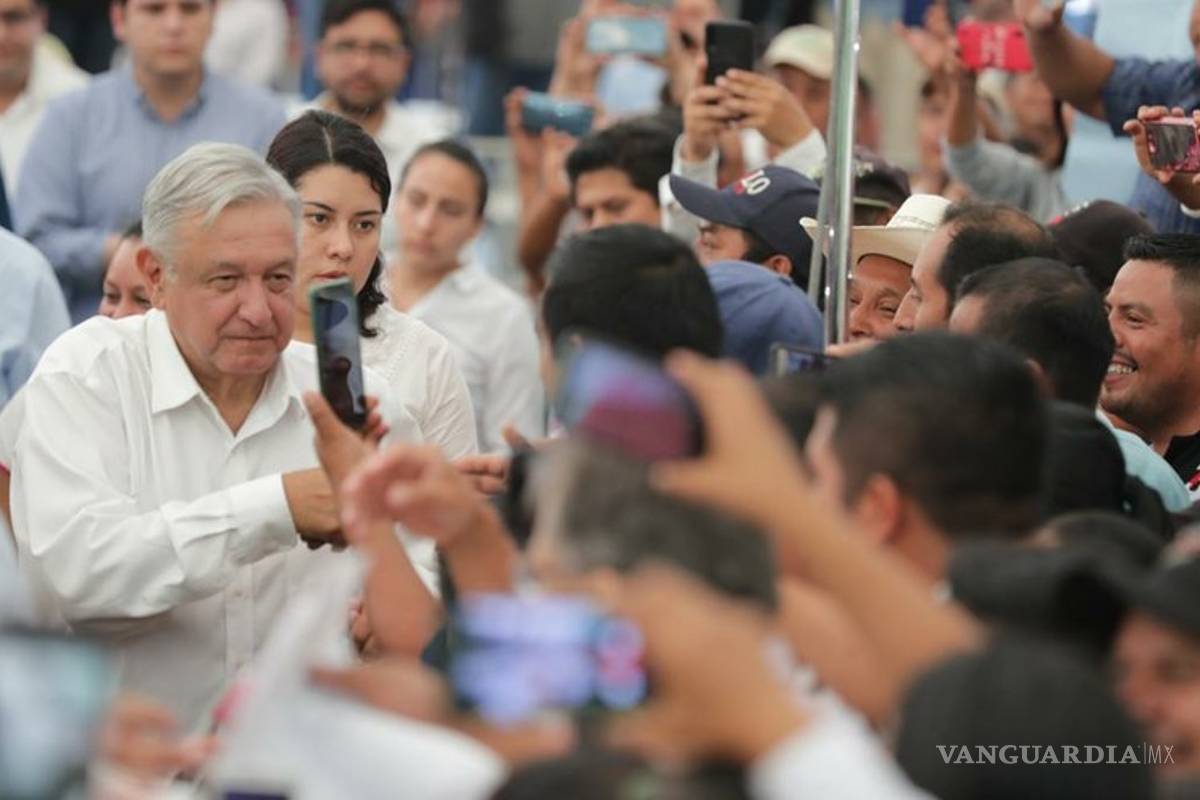 Giras de AMLO no se cancelarán por brote de coronavirus por ahora: Salud