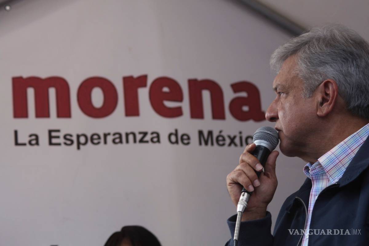 AMLO acusa guerra sucia del gobierno