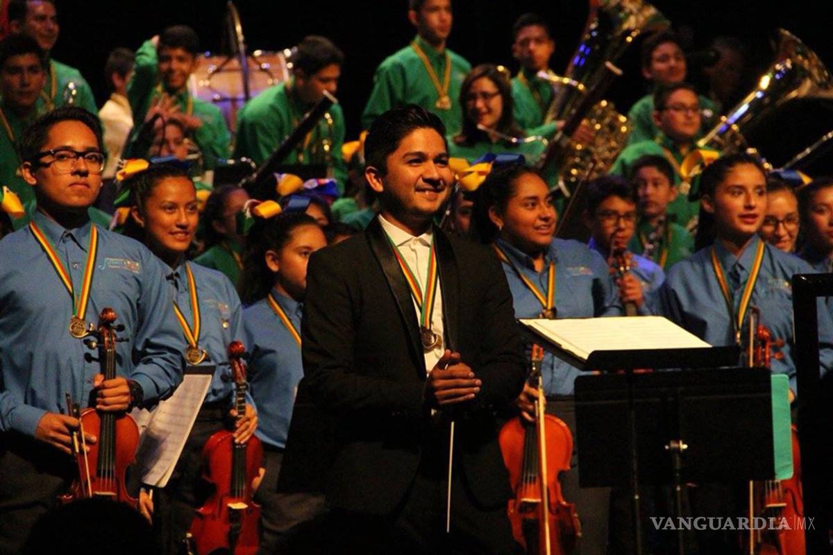 $!Integrantes de la Orquesta Esperanza Azteca atrapan sueños con sus voces e instrumentos