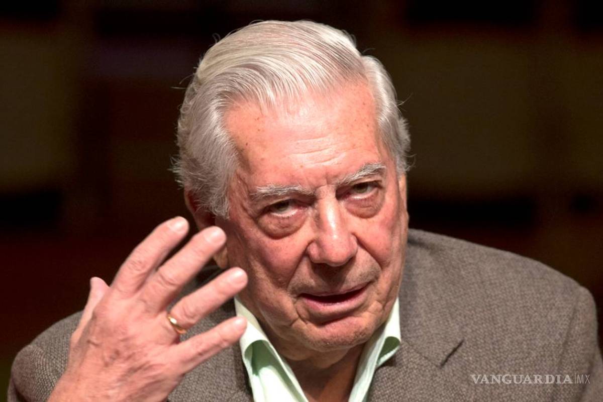 45 años después, Vargas Llosa recibe su título de doctor en Filología Románica