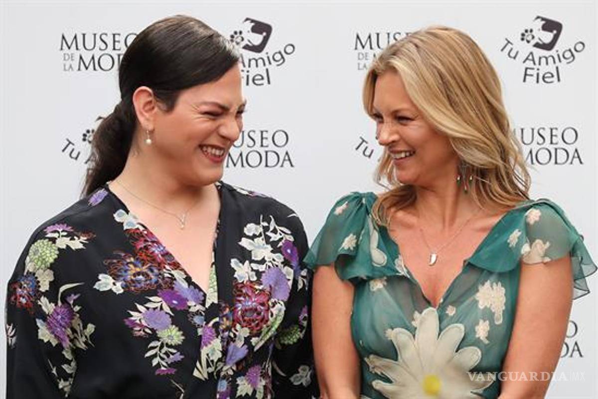 Kate Moss inaugura exposición en Chile junto a Daniela Vega
