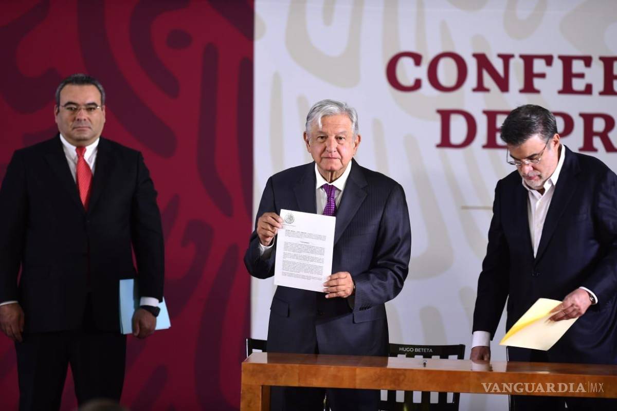 Condonación fiscal es "huachicol de cuello blanco": firma AMLO decreto para eliminar condonaciones de impuestos
