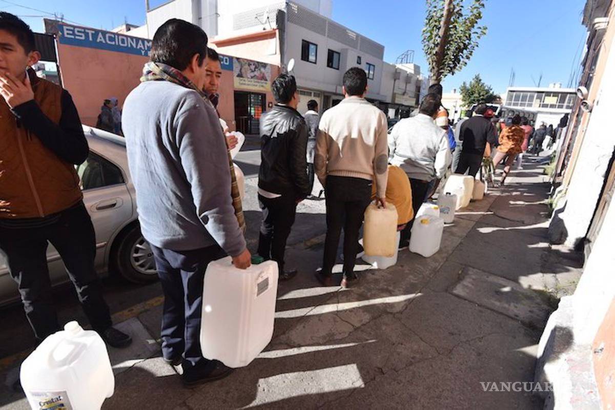 Arqueos de Pemex y el SAT darían con gasolineros que compraron al huachicol, dicen especialistas