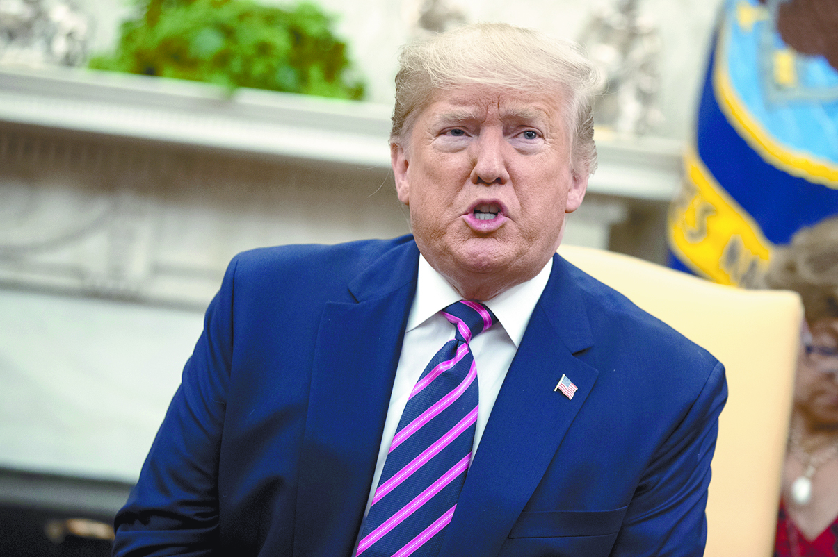 ‘Traicionó Trump a EU para beneficio personal’