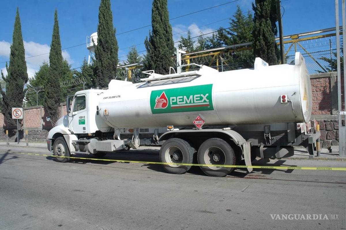 Exoperadores de pipas protestan contra AMLO por despidos