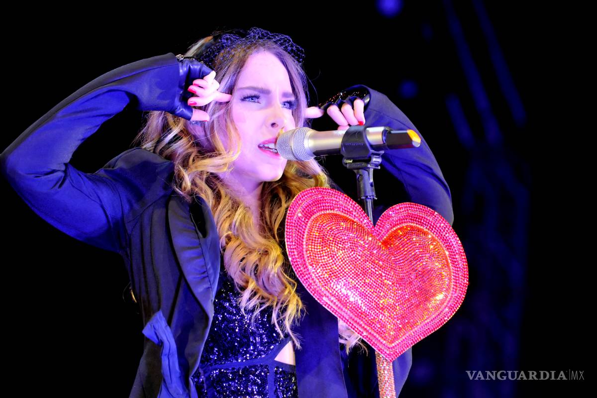 Belinda revive viejos tiempos y canta "Sapito"