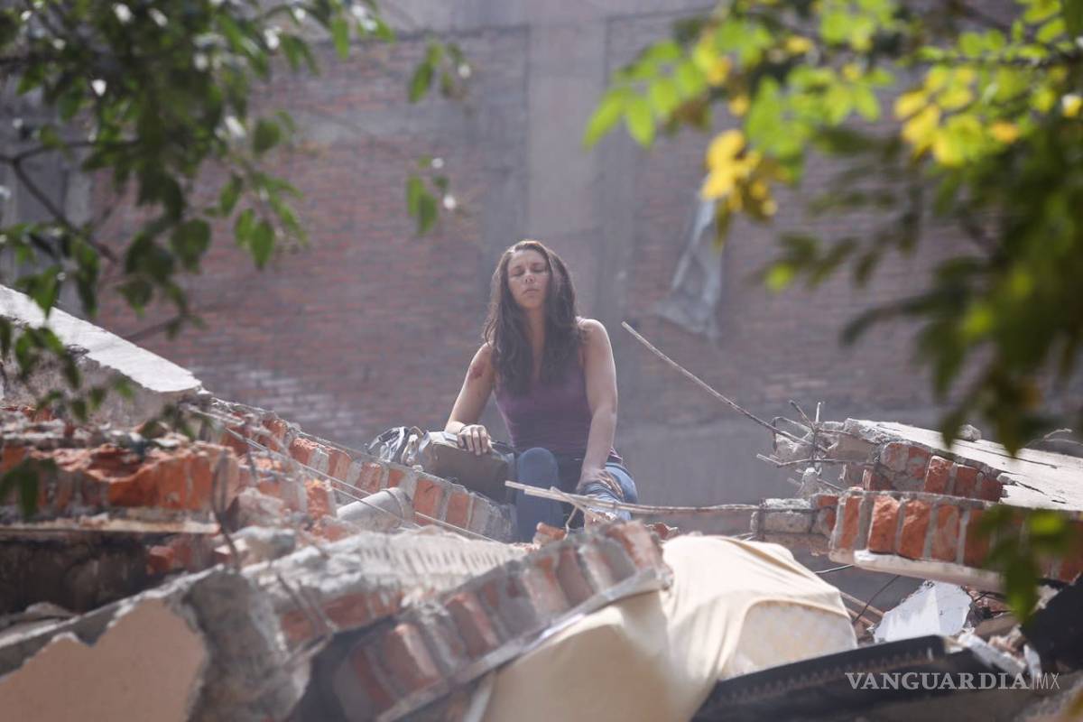 Al menos 217 muertos por terremoto en centro de México; mexicanos muestran su solidaridad