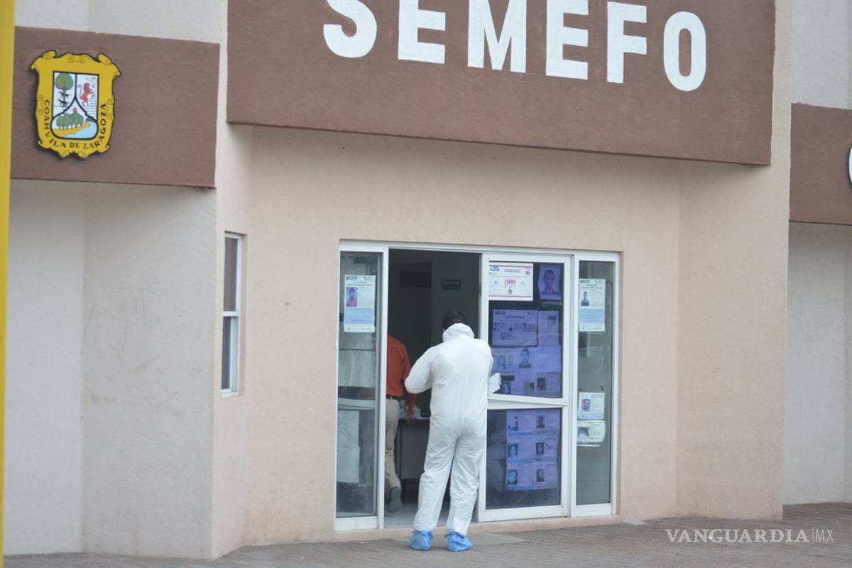 Evidencian trato indignante que se le da a los cadáveres en Semefo de Saltillo