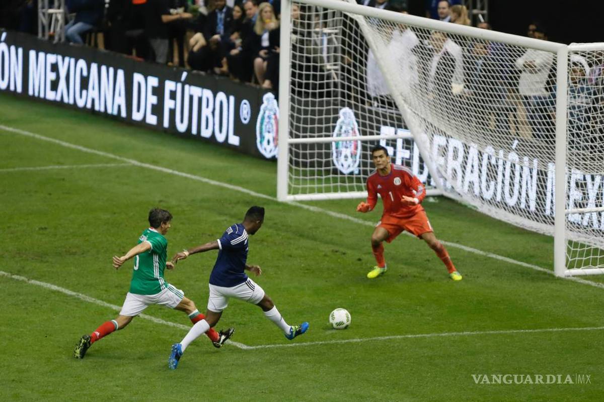 Brilla el Estadio Azteca con duelo de leyendas y goles de Figo