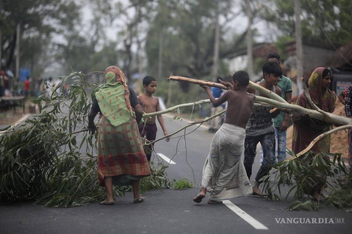 Super ciclón Amphan arrasa y destroza todo lo que se interpone en su paso por la India y Bangladesh (fotos)