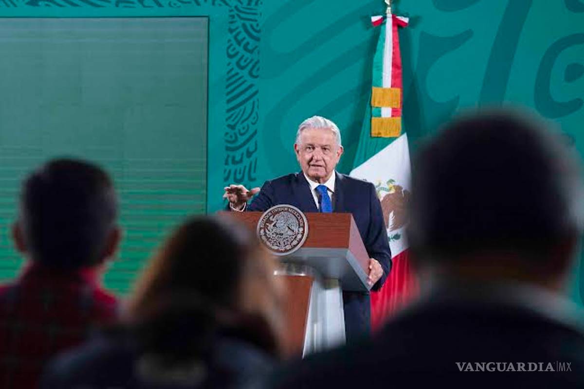 AMLO anuncia vacunación universal en cinco estados, ante tercera ola de COVID-19