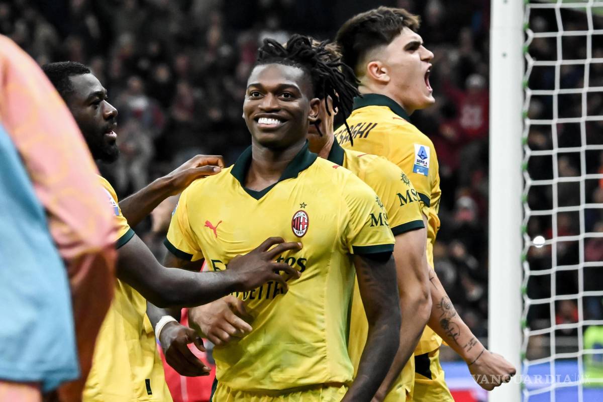 Santiago Giménez provoca el penal del triunfo: Milan vence 2-1 a la Fiorentina y toma el liderato de la Serie A